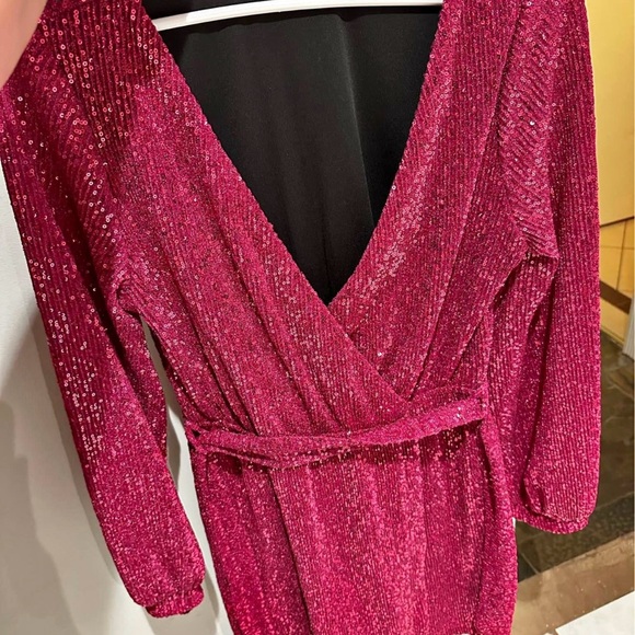 Elegant Pink Sequin Dress - Picture 4 of 5